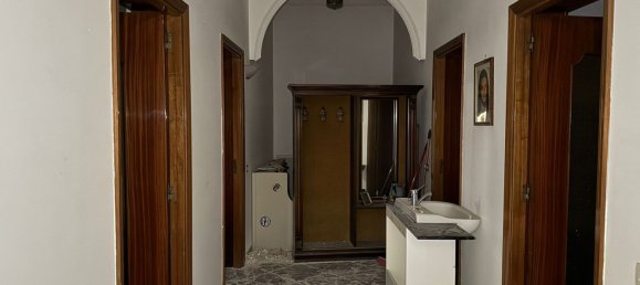 4 bedrooms Apartment in Taranto, Italy No. 317239 8