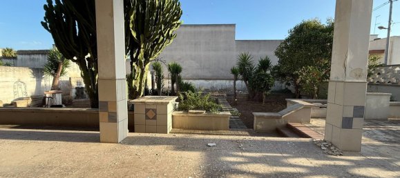 4 bedrooms Apartment in Taranto, Italy No. 317239 13