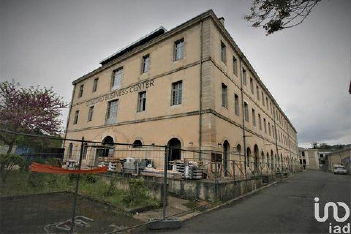 238m² Factory in Poitiers, France No. 20825