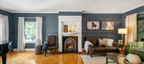 4 bedrooms House in British Columbia, Canada No. 1303 6