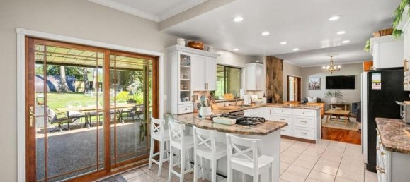 4 bedrooms House in British Columbia, Canada No. 1303 12