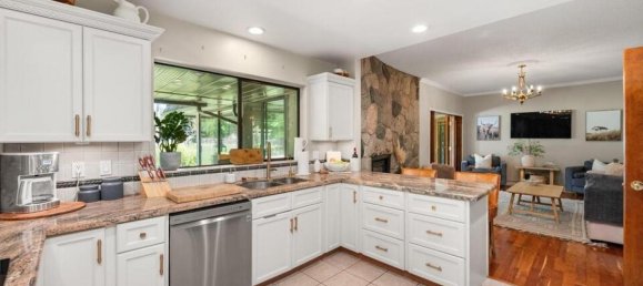 4 bedrooms House in British Columbia, Canada No. 1303 11