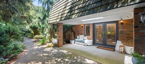 4 bedrooms House in British Columbia, Canada No. 1303 4