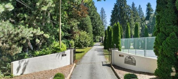 4 bedrooms House in British Columbia, Canada No. 1303 2