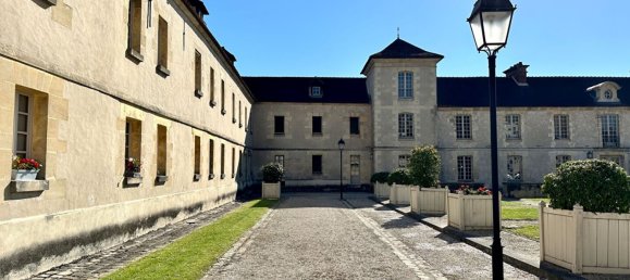 1 bedroom Apartment in Senlis, France No. 215963 2