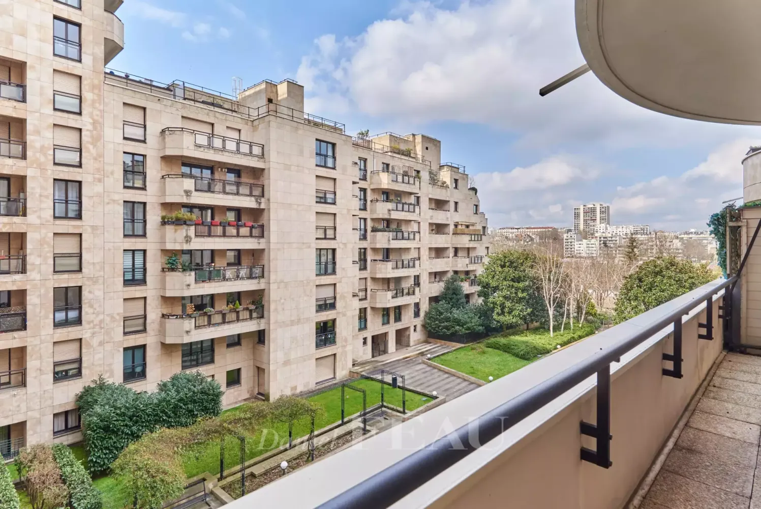 2 bedrooms Apartment in Levallois-Perret, France No. 130457