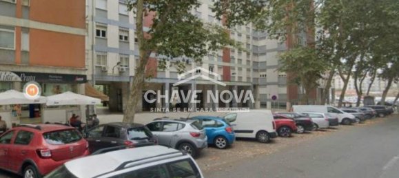 4 bedrooms Apartment in Lisbon, Portugal No. 122985 3