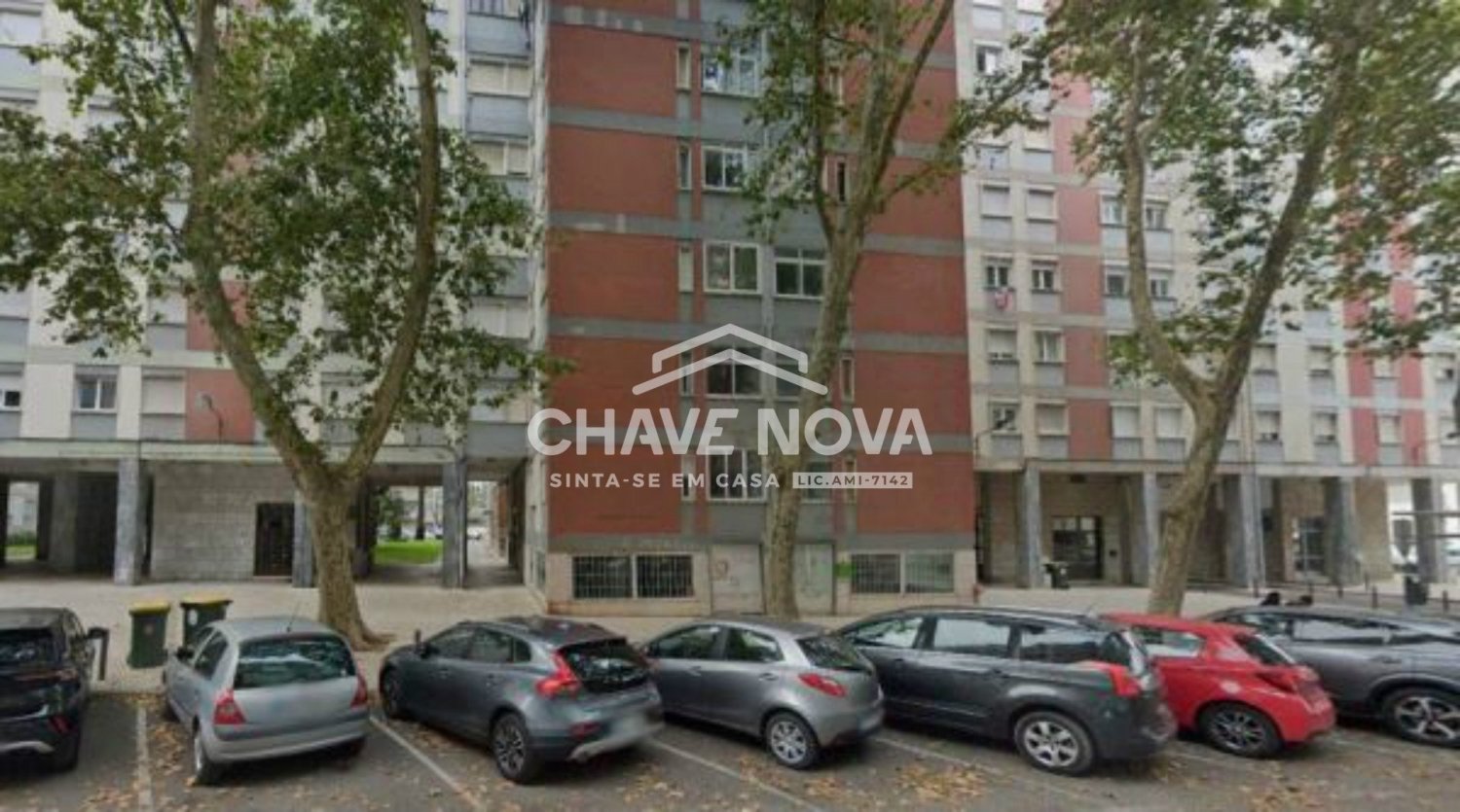 4 bedrooms Apartment in Lisbon, Portugal No. 122985