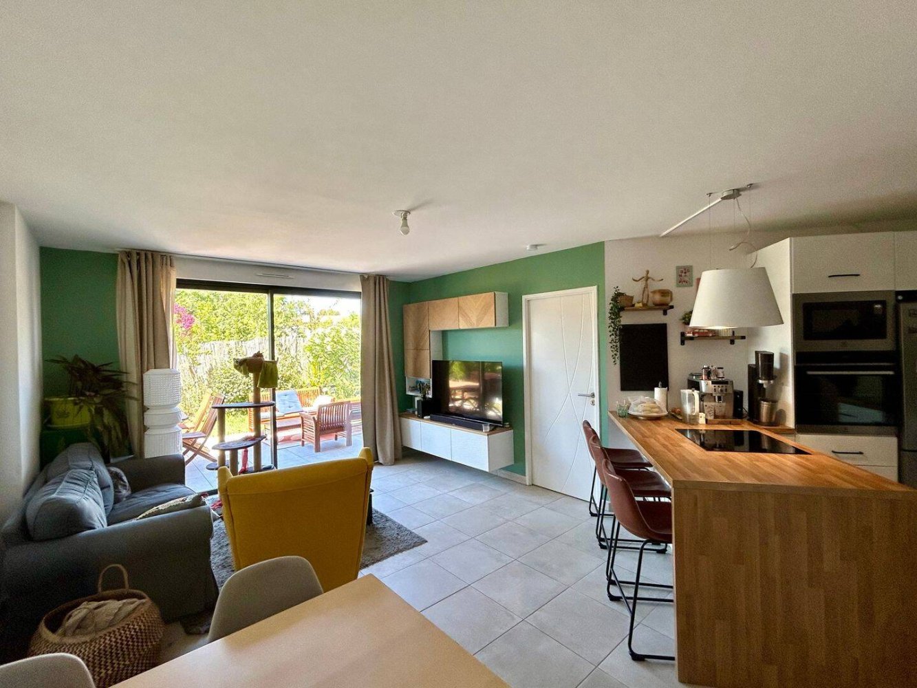 3 bedrooms Apartment in Aix-en-Provence, France No. 331232