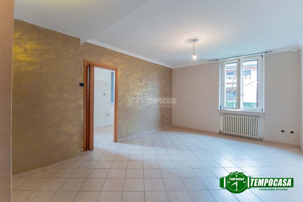 Apartamento de 3 divisões em Magenta, Italy N.º 7305