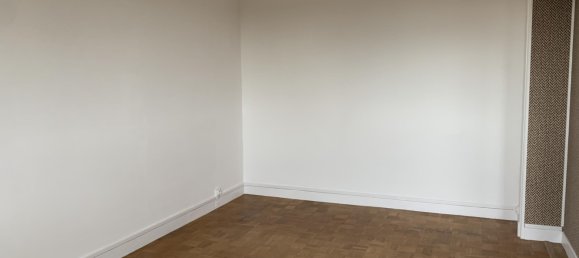 3 bedrooms Apartment in Montlucon, France No. 322012 2