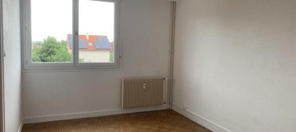 3 bedrooms Apartment in Montlucon, France No. 322012 3