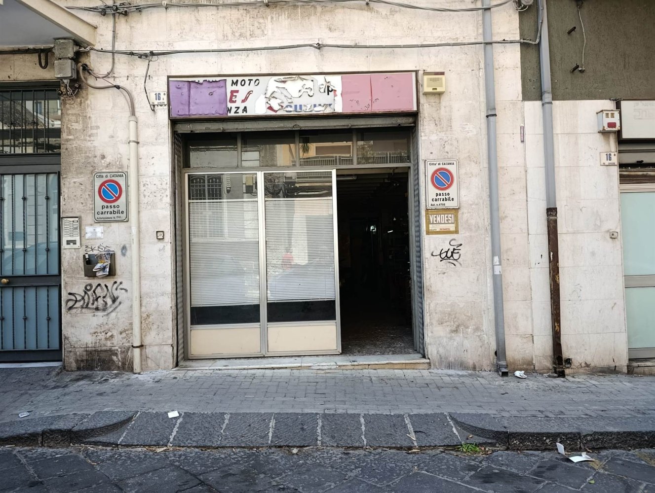 1-Zimmer Gewerbliche Immobilie in Catania, Italy, Nr. 366015