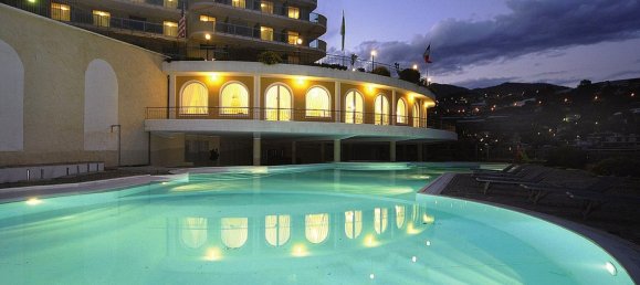 Apartamento de 2 habitaciónes en Sanremo, Italy No. 237563 18