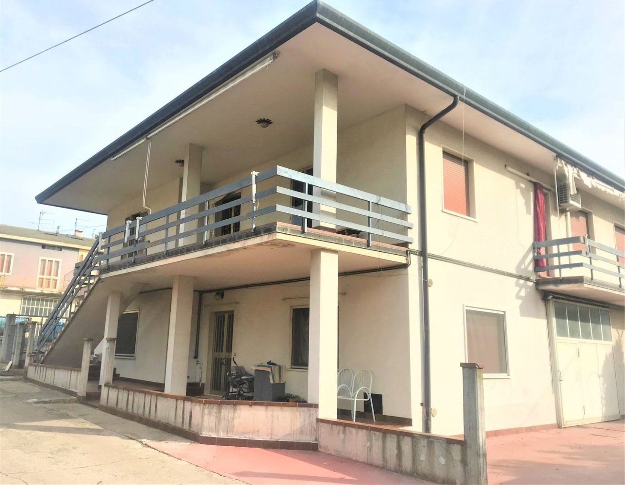 Casa de 7 habitaciónes en Monteforte d'Alpone, Italy No. 214121