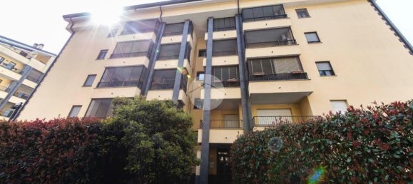 3 rooms Apartment in Rozzano, Italy No. 4968 3