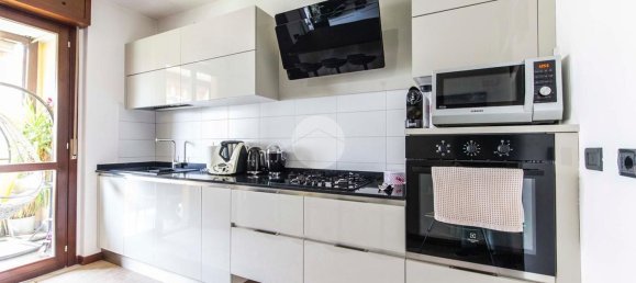 3 rooms Apartment in Rozzano, Italy No. 4968 30