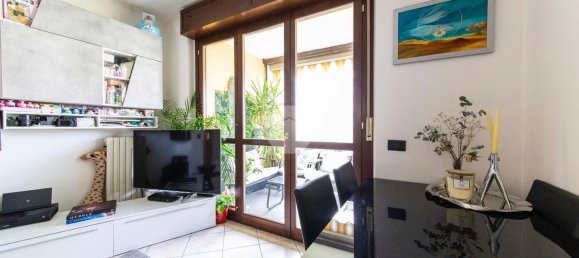 3 rooms Apartment in Rozzano, Italy No. 4968 10