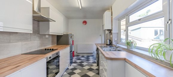 3 bedrooms House in Ashbourne, United Kingdom No. 1849 15