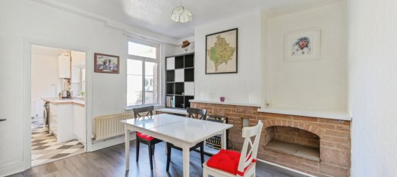 3 bedrooms House in Ashbourne, United Kingdom No. 1849 6