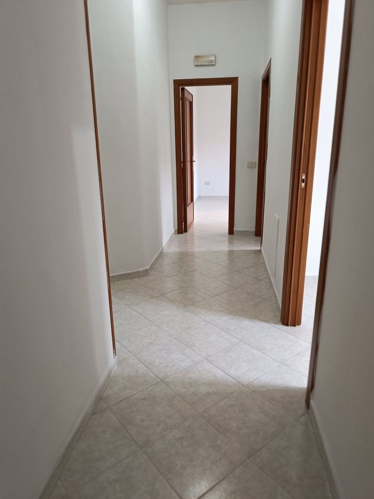 Квартира с 4 спальнями в Неаполь, Италия № 311585