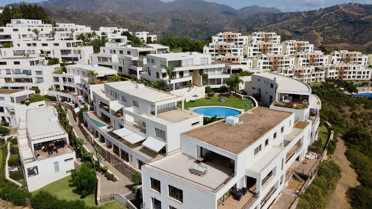 3 bedrooms Penthouse in Marbella, Spain No. 131078