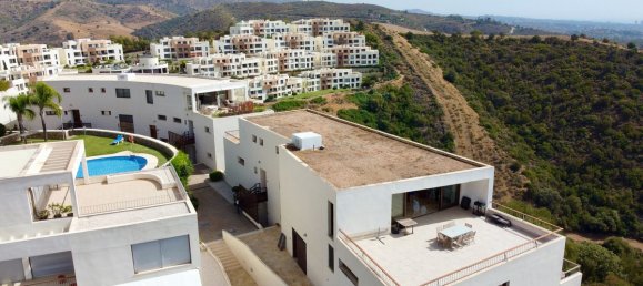 3 bedrooms Penthouse in Marbella, Spain No. 131078 2