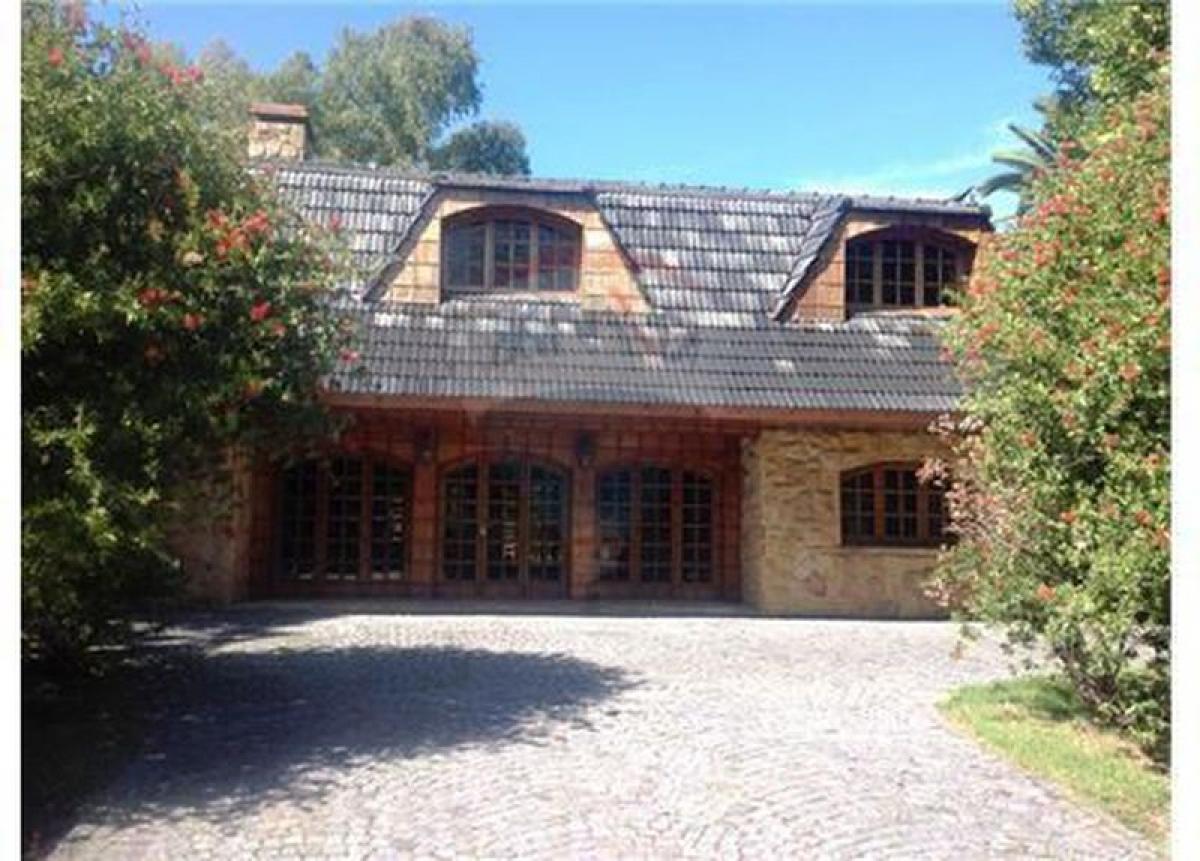 Дом с 6 спальнями в Пилар, Аргентина № 2467