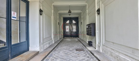 89m² Office in Versailles, France No. 188859 2