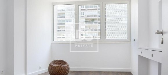 3 bedrooms Apartment in Lisbon, Portugal No. 10990 14