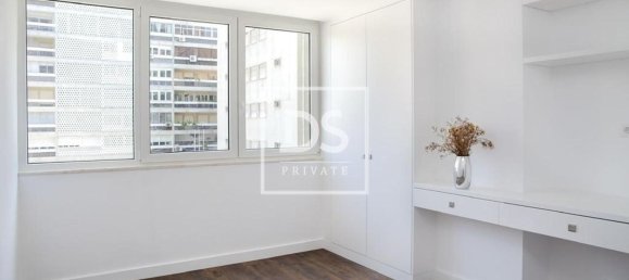 3 bedrooms Apartment in Lisbon, Portugal No. 10990 12