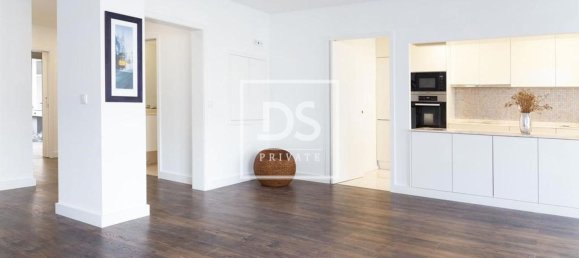 3 bedrooms Apartment in Lisbon, Portugal No. 10990 8