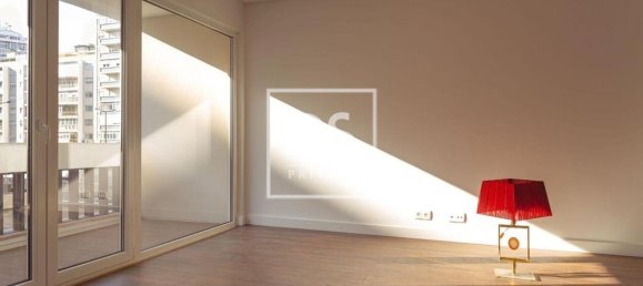 3 bedrooms Apartment in Lisbon, Portugal No. 10990 7