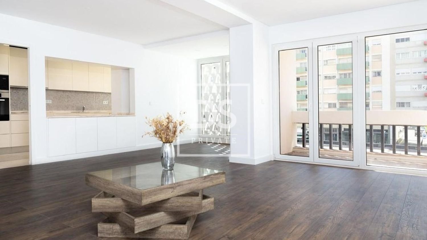 3 bedrooms Apartment in Lisbon, Portugal No. 10990