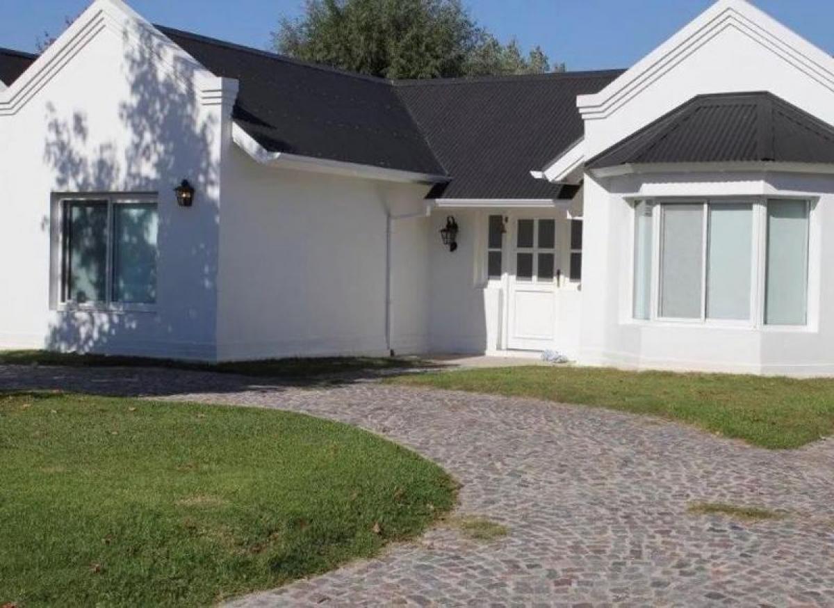 4 bedrooms Farm in Esteban Echeverria, Argentina No. 33285