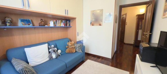 5 rooms Apartment in Genoa, Italy No. 37350 20