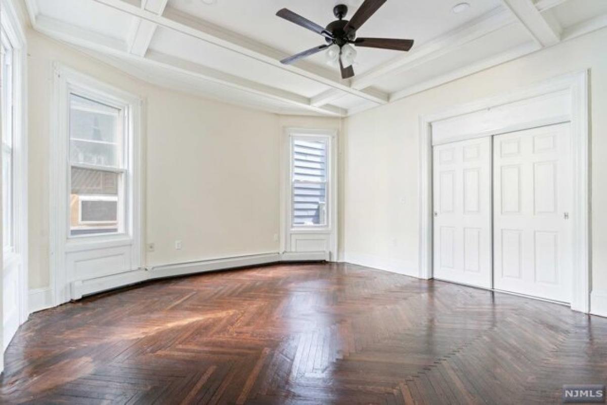 8 bedrooms House in Paterson, USA No. 371084