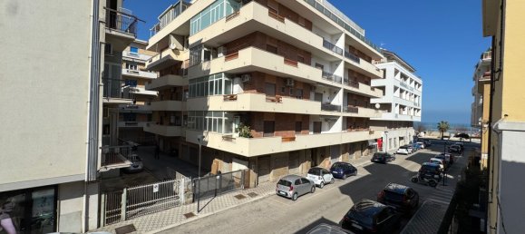 4-salle Appartement à Pescara, Italy No. 34400 9