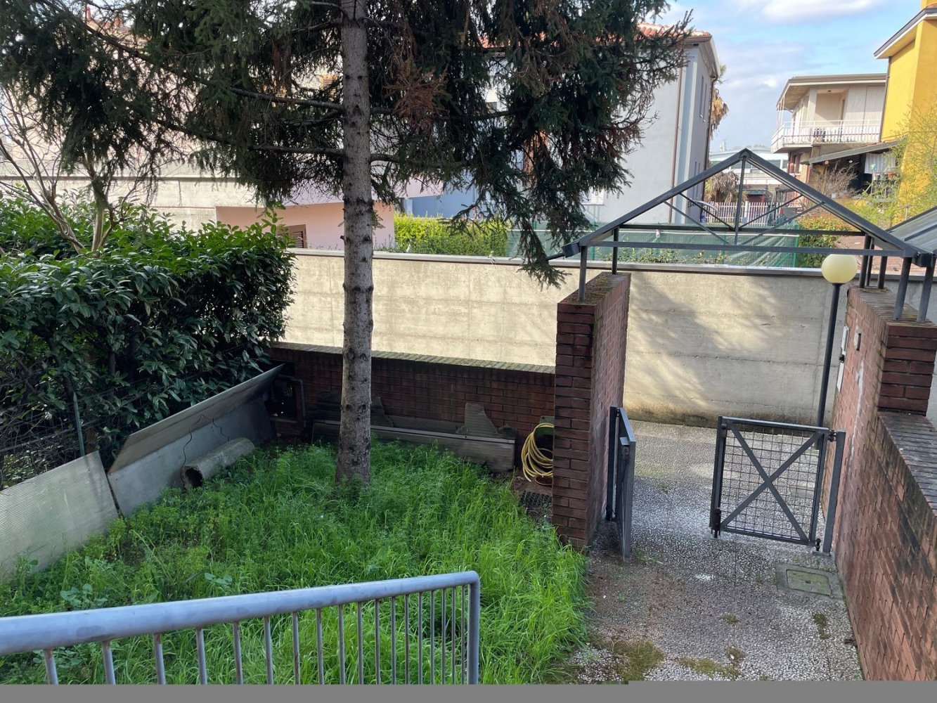 Casa de 4 habitaciónes en Peschiera Borromeo, Italy No. 181585