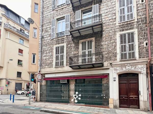 3 rooms Commercial property in Nice, France No. 352179