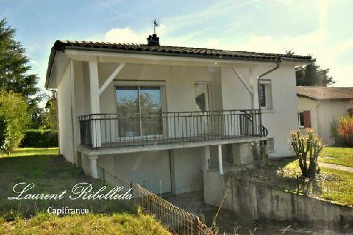 3 bedrooms House in Lavardac, France No. 8123