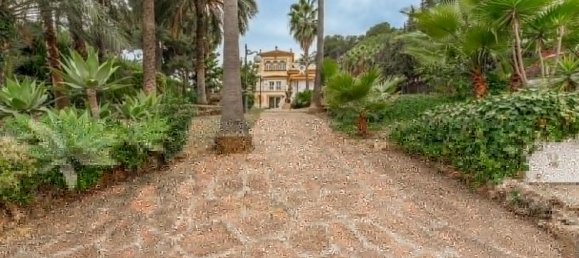 6 bedrooms House in Godella, Spain No. 29058 3