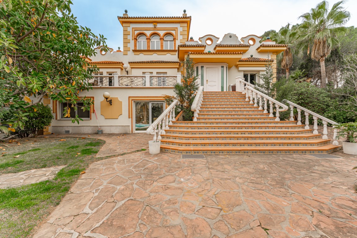 6 bedrooms House in Godella, Spain No. 29058