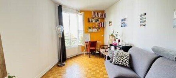 Studio in Paris, France, Nr. 320001 2
