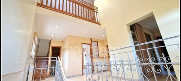 4 bedrooms House in Auxerre, France No. 202858 3