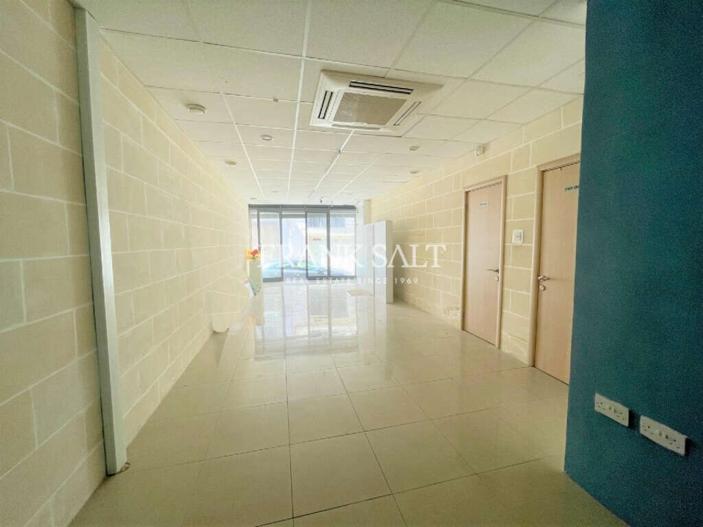 90m² Shop in San Gwann, Malta No. 12758