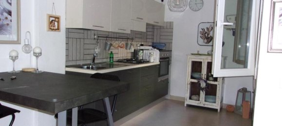 5 rooms Apartment in Massa, Italy No. 105140 3