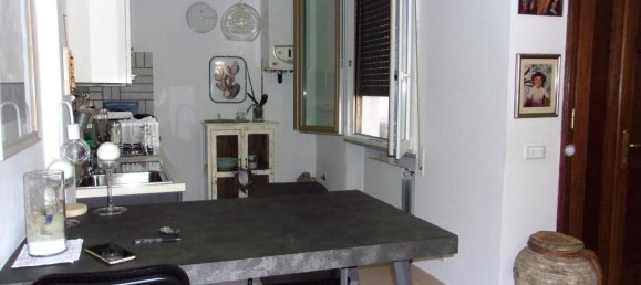 5 rooms Apartment in Massa, Italy No. 105140 4