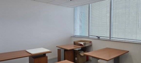 Oficina de 10 habitaciónes en Aglandjia, Cyprus No. 25890 9