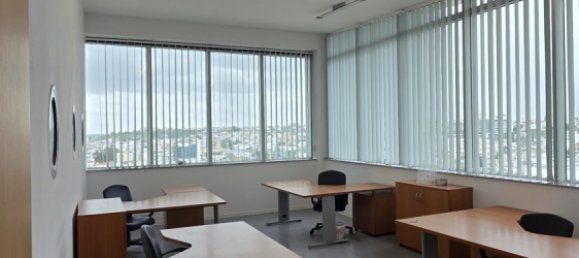 Oficina de 10 habitaciónes en Aglandjia, Cyprus No. 25890 2